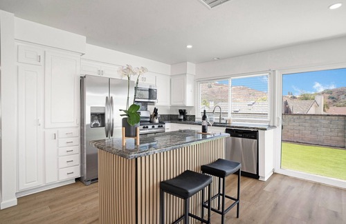 Thousand Oaks House | Charming 4BDs2BAs at Thousand Oaks