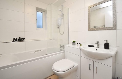 Knowle Sands House | Charming 4bedroom House at Silicon Court