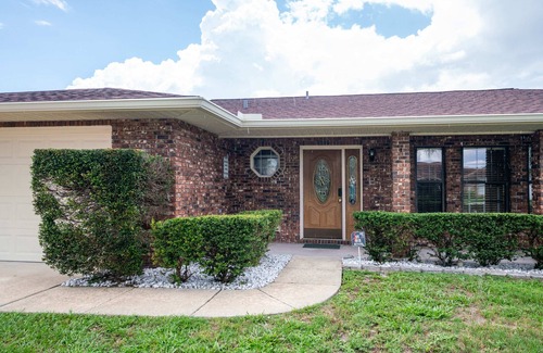 Deltona Lakes House | Charming 4BR/2BA Deltona Oasis with Pool & Garden Paradise