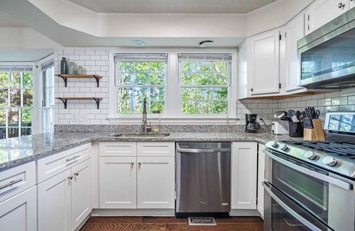 Duluth House | Charming 4BR/3BA Home｜Pets Welcome｜Large Yard & 2-Car Garage Oasis #41646