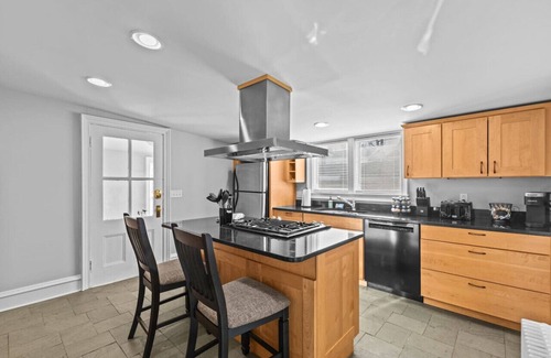 Old North End House | Charming 4BR House - Burlington