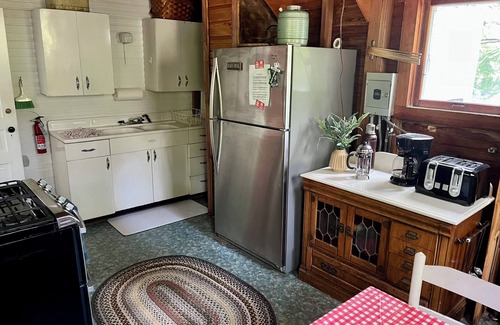 Roaring Brook Cottage | Charming 5-bedroom Roaring Brook cottage in Harbor Springs with beach access.