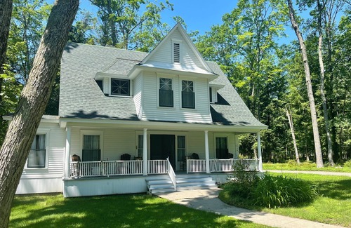 Roaring Brook Cottage | Charming 5-bedroom Roaring Brook cottage in Harbor Springs with beach access.