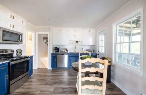 New Castle House | Charming 5-Bedroom Birmingham Escape – Perfect for Groups