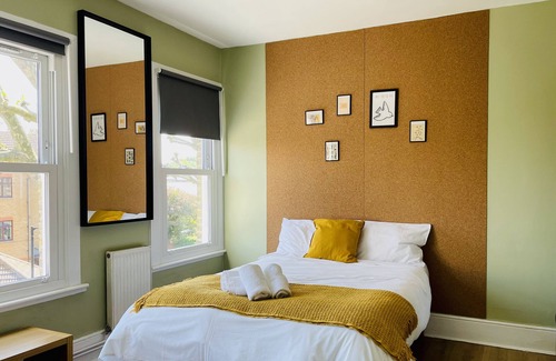 East Walworth House | Charming 6-bedroom Victorian House, near London Bridge