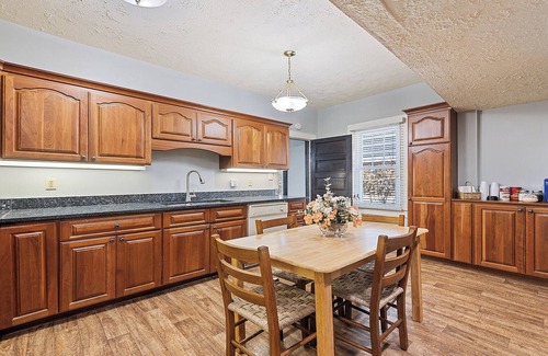 Lake Junaluska Cottage | Charming 7-bedroom cottage with WiFi, AC in serene Lake Junaluska