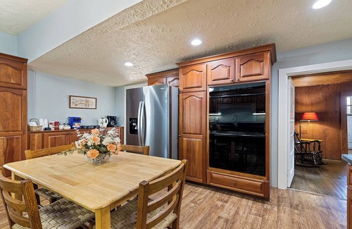 Lake Junaluska Cottage | Charming 7-bedroom cottage with WiFi, AC in serene Lake Junaluska
