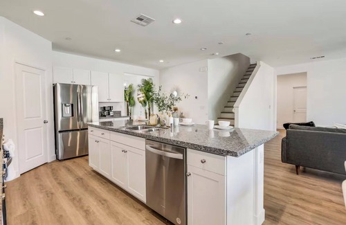 Coachella House | Charming 7-bedroom house Pickleball+Spa+Pool+BBall+13Beds