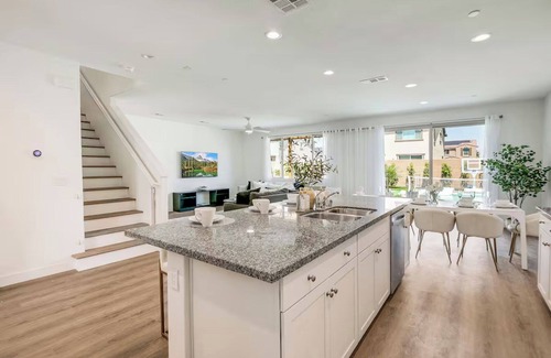 Coachella House | Charming 7-bedroom house Pickleball+Spa+Pool+BBall+13Beds