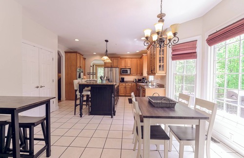 Boring House | Charming 7-bedroom house near Reisterstown