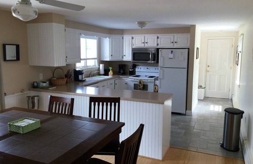 Nantucket Town House | Charming Accessible Ranch Home