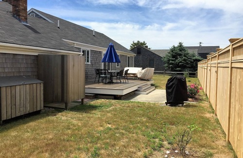 Nantucket Town House | Charming Accessible Ranch Home