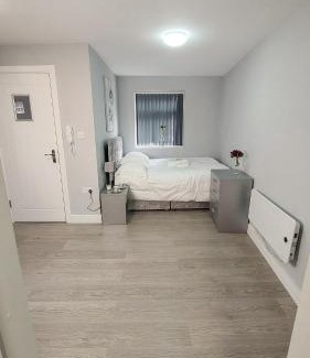 West Bromwich Apartment | Charming Accommodation close to Birmingham