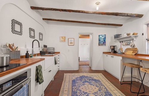 Southside House | Charming Adobe - Heart of Santa Fe - King and Queen