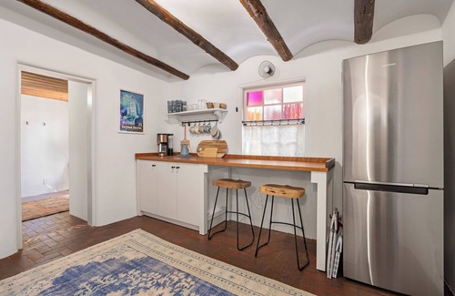 Southside House | Charming Adobe - Heart of Santa Fe - King and Queen