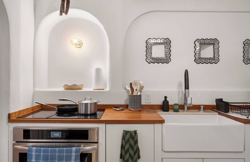 Southside House | Charming Adobe - Heart of Santa Fe - King and Queen