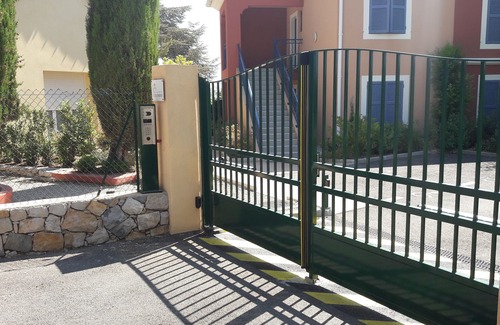 Les Maillans Apartment | Charming air-conditioned 2-room apartment in small estate with swimming pool