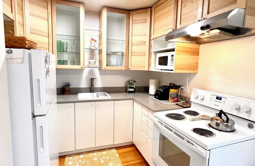 Alameda Apartment | Charming Alameda Bungalow Easy Access to San Francisco, Beach, Redwoods, Marinas