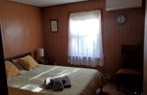 Lake George Bed & Breakfast | Charming all 3-bedroom B&B with WiFi and AC in lovely Lake George Village
