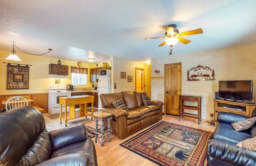 Tahoe Paradise House | Charming alpine cabin for all ages - close to hiking, skiing, and more