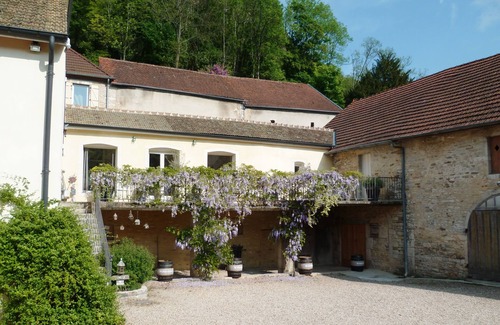 Saint-Romain House | Charming and Chic Vineyard House