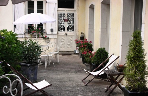 Saint-Romain House | Charming and Chic Vineyard House