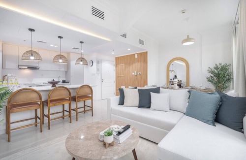 Dubai Marina Apartment | Charming and Cozy 2BR Stay in Dubai Marina!