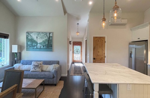 Almonte Cottage | Charming and private detached cottage unit with AC in beautiful Mill Valley