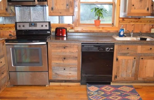 Danbury Cottage | Charming and private 3-bedroom cottage in Danbury with WiFi, fitness room, AC