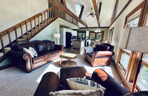 East Leroy House | Charming and Quiet House in Battle Creek