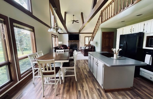 East Leroy House | Charming and Quiet House in Battle Creek