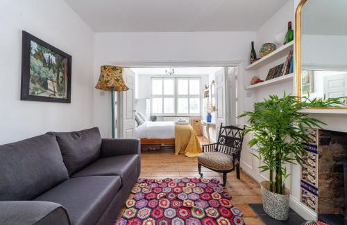 St. Mary's Park Apartment | Charming and Spacious 1 BR flat in Battersea