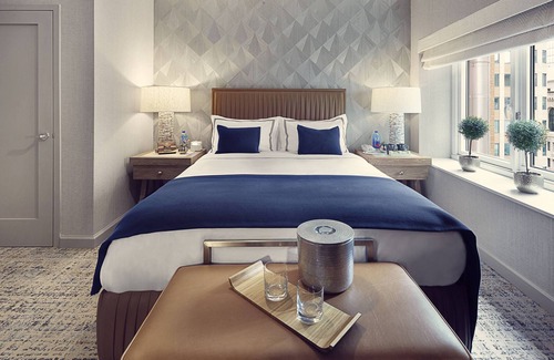 Financial District Hotel | Charming and Stylish Queen Bedded Room with Modern Comforts in Prime Location