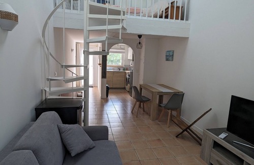 Chateauneuf-Grasse Apartment | Charming Apartment with Private Garden – Between Sea and Countryside
