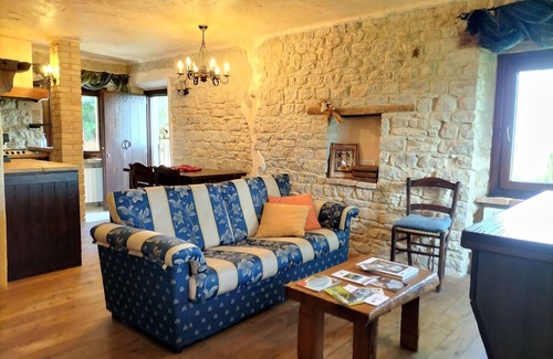 Penna San Giovanni Apartment | Charming apartment in a hillside villa.