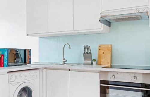 Newark Apartment | Charming Apartment | Free Parking and Wi-Fi