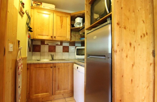 Lanslevillard Apartment | Charming Apartment for 6 Near Val Cenis Slopes with Balcony and Free WiFi