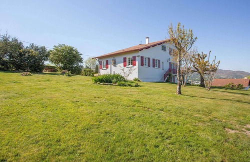 Urrugne Apartment | Charming apartment 15min from St Jean with garden