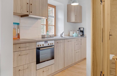 Bad Toelz Apartment | Charming Apartment “Ferienwohnung Eiche” with Mountain View, Wi-Fi