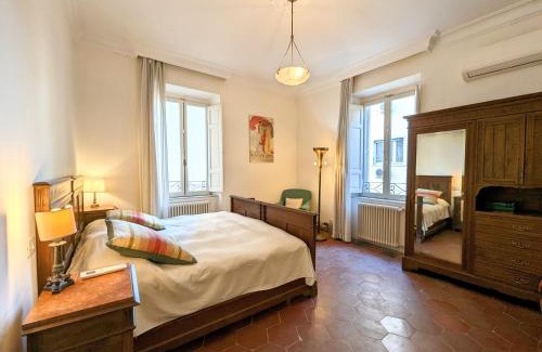 Celio Apartment | Charming apartment in a 1910s building 2 min walk from the Colosseum