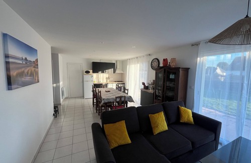 Damgan House | Charming apartment in a family house with sea view in Damgan