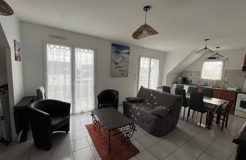 Damgan Apartment | Charming apartment in a quiet house with sea views in Damgan