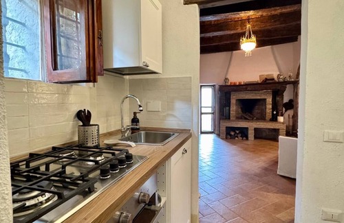 Sacrofano Apartment | Charming apartment in medieval Sacrofano with WiFi. Rome is just few steps away!