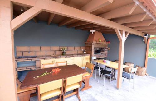 Campanario Apartment | Charming Apartment in Prazeres with Shared Pool - 150 m²