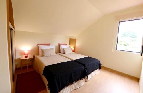 Campanario Apartment | Charming Apartment in Prazeres with Shared Pool - 150 m²