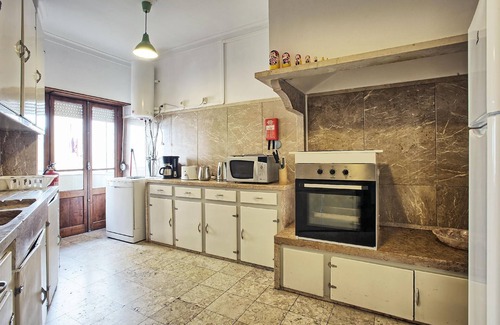 Alfama Apartment | Charming Apartment in Lisbon with Private Garage, Next to Monastery of São Vicente de Fora and River View