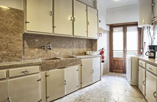 Alfama Apartment | Charming Apartment in Lisbon with Private Garage, Next to Monastery of São Vicente de Fora and River View