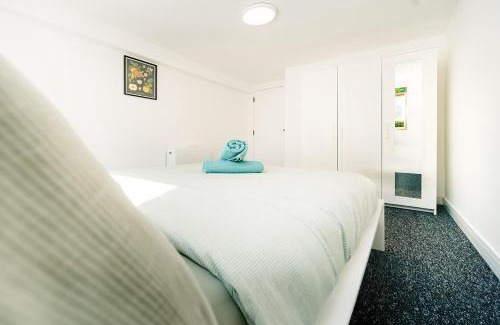 Lansbury Apartment | Charming Apartment in the Church near Canary Wharf