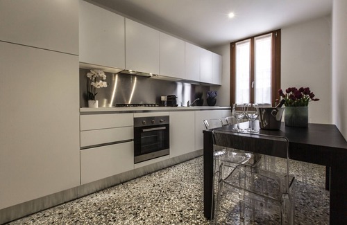 San Polo Apartment | Charming Apartment on the Grand Canal R&R