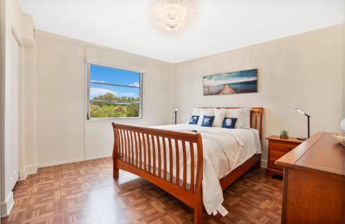 Pinellas Point Apartment | Charming Apartment with Balcony & Pool Views